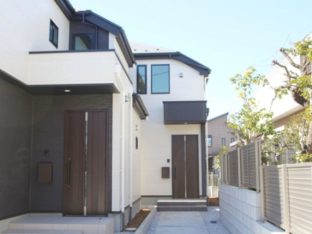 現地外観写真 ■「大泉学園」駅徒歩１５分の閑静な住宅街～バス便利用で複数路線利用可能■商業施設が充実し日々の暮らしをサポート■小中学校徒歩１０分以内