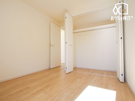 子供部屋 子供部屋にオススメな約5.2帖洋室の様子。クローゼットが付き