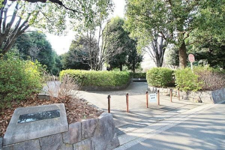 周辺環境 谷戸イチョウ公園 徒歩5分。ひばりケ丘駅南口より徒歩8分 遊具やベンチ、御手洗いもあり、周辺の子供達に人気です。 380m