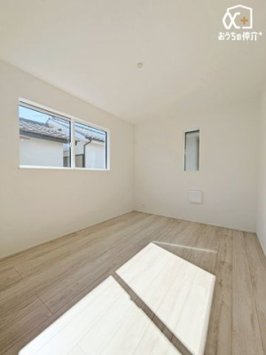 子供部屋 自然光がたっぷり入るお部屋は、勉強や遊びもはかどる心地よい環境を提供します。