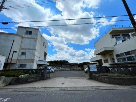 周辺環境 所沢市立柳瀬中学校 徒歩26分。武蔵野線「東所沢駅」が最寄りの広々とした敷地がある中学校でございます。周辺からの評判も良いです！ 2020m