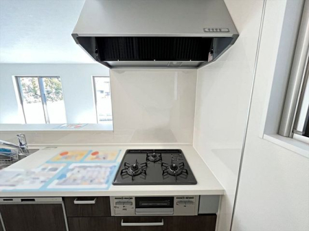 キッチン 毎日使うキッチンだからこそ、食事の準備を楽しい時間に、忙しい時でもスムーズに無駄なく作業できる、お手入れも簡単にできるなど、毎日を楽しくするキッチンスペースです。