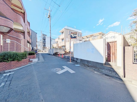 現地土地写真 子育てファミリーはもちろん、ゆったりと暮らしたい方にもおすすめしたい、落ち着いた住環境になっております。