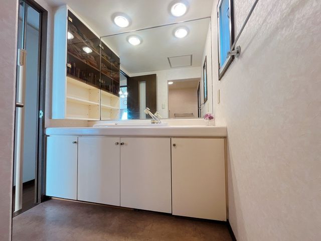 ʑEʏ `Wash room`傫Ȑʁ@Ƒ݂ȂgʎBZɂ͎g₷ʂŁAXeLȈ̃X^[g܂傤B