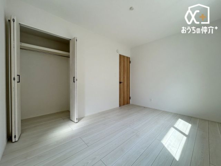 周辺環境 まりあ幼稚園 徒歩10分。【保育時間】9:00～14:00（延長18:30まで） 【定員】320人 【受入年齢】3歳児から就学未満児 790m