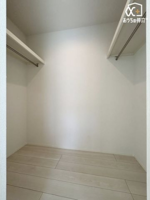 周辺環境 マツモトキヨシ　東村山秋津店 徒歩12分。【営業時間】9時から22時  890m
