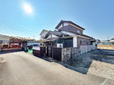 現地土地写真 子育てファミリーはもちろん、ゆったりと暮らしたい方にもおすすめしたい、落ち着いた住環境になっております。