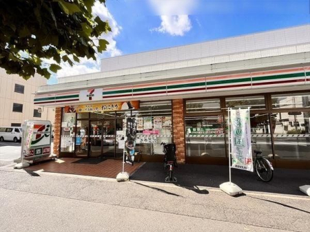 周辺環境 セブンイレブンみずほ台店 徒歩3分。24時間営業 220m