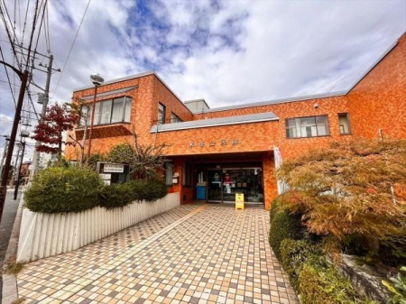 周辺環境 水谷公民館 徒歩10分。住民票や印鑑証明も取得可能な公民館です。 790m