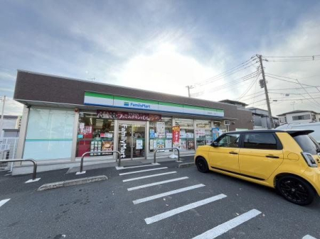 周辺環境 大泉公園 徒歩27分。栄八条通り沿いに位置している広々とした公園です。 ちょっとした遊具や自転車レンタル、水場があります。 2120m