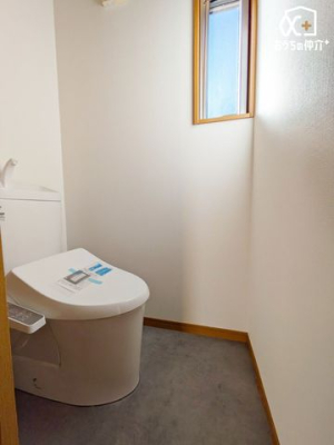 トイレ 清潔感のあるトイレです。もちろんウォシュレット機能付き