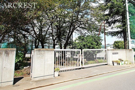 周辺環境 新座市立第三中学校 徒歩17分。【学校教育目標】　自ら学ぶ　心豊かに　たくましく 【目指す学校像】　生徒一人一人の力が伸びる学校 1360m