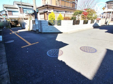 現地土地写真 車通りの少ない落ち着いた住環境です。小さなお子さまをお持ちのご家族も安心です。