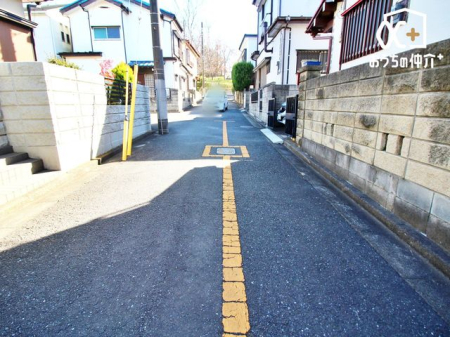 現地土地写真 子育てファミリーはもちろん、ゆったりと暮らしたい方にもおすすめしたい、落ち着いた住環境になっております。