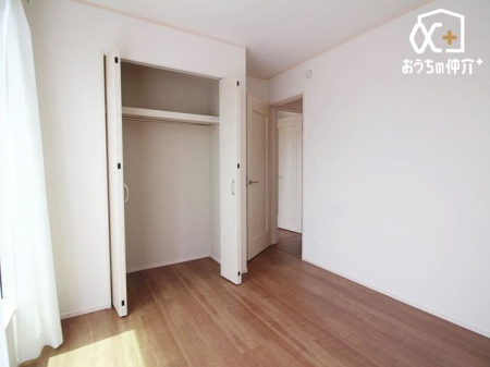 子供部屋 子供部屋にオススメな洋室の様子です。バルコニーに面しているため、換気もしやすい子供部屋。