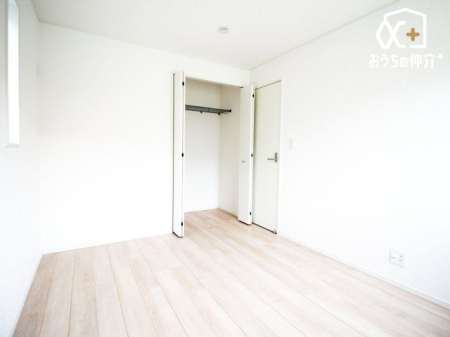 寝室 クローゼットも付いており、寝具・衣類等も豊富に収納可能な寝室です。