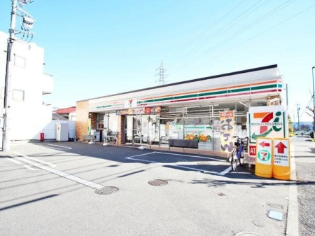 周辺環境 セブンイレブン柳沢店 徒歩3分。【営業時間】24時間営業 【駐車場】あり 240m