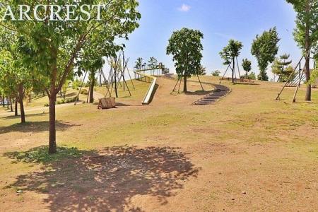 周辺環境 都立東伏見公園 徒歩10分。開園面積：約50200平方メートル 施設：多目的広場、すべり台、遊具、健康遊具、デッキ 760m