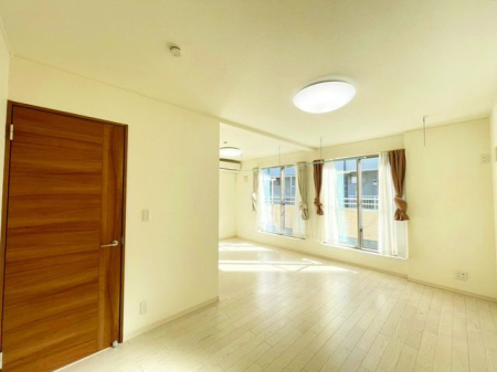 寝室 ～Room～洋室はナチュラルなフローリングと落ち着いた色の壁だから、インテリアを考えるのがとても楽しいですね！