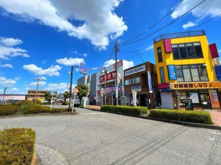 周辺環境 ダイソー　東所沢駅前店 徒歩5分。武蔵野線「東所沢駅」駅前の便利な100円ショップです。 340m