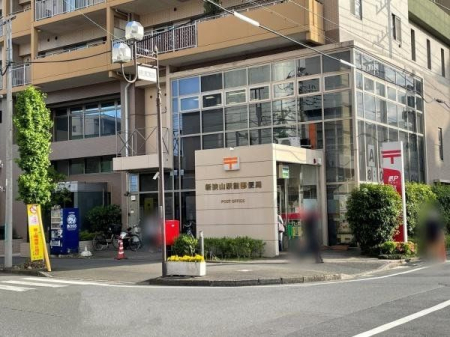 周辺環境 徒歩9分。【新狭山駅前郵便局】営業時間9時00分～17時00分(土・日休)、取り扱いサービス・郵便・貯金・保険・ATM。駐車なし。 710m