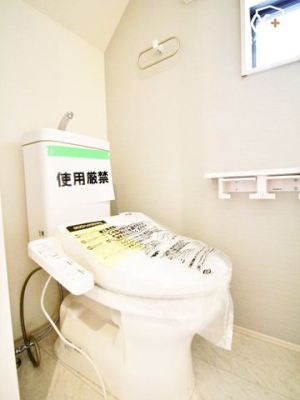 現地外観写真 前面道路は4ｍ公道に面しています。