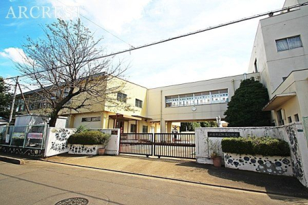周辺環境 新座市立陣屋小学校 徒歩10分。子どもが　学び合い　伸び合う　陣屋小学校 児童数401人 780m