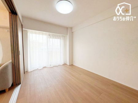 その他内観 バルコニーに面した明るい6.0帖の洋室です。テレワークルームや趣味のお部屋としても利用できます！