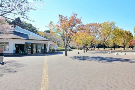 周辺環境 西東京いこいの森公園 徒歩29分。公園内では散策だけでなく遊具広場やバーベキューコーナーなどもあり、文字通り市民の憩いの場所となっております。 2290m