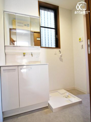洗面台・洗面所 ～Wash room～大きな洗面　家族みんなが毎日使う洗面室。忙しい朝には使いやすい洗面で、ステキな一日のスタートをきりましょう。