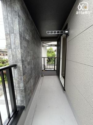バルコニー 一部屋根あり！雨の日も安心ですね！