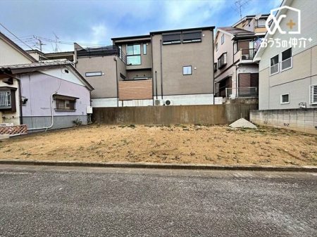 現地土地写真 子育てファミリーはもちろん、ゆったりと暮らしたい方にもおすすめしたい、落ち着いた住環境になっております。