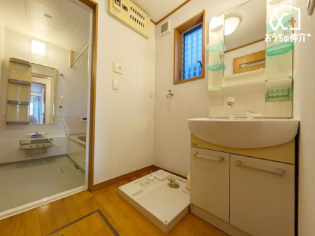 洗面台・洗面所 ～Wash room～大きな洗面　家族みんなが毎日使う洗面室。忙しい朝には使いやすい洗面で、ステキな一日のスタートをきりましょう。イプの洗面化粧台