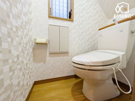 トイレ シンプルな内装のスッキリとしたトイレです。お手入れやお掃除が、簡単にできるシンプルなデザインのトイレです。