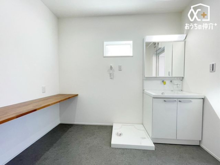 洗面台・洗面所 ～Wash room～大きな洗面　家族みんなが毎日使う洗面室。忙しい朝には使いやすい洗面で、ステキな一日のスタートをきりましょう。