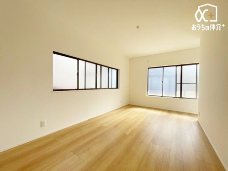 寝室 ～Room～洋室はナチュラルなフローリングと落ち着いた色の壁だから、インテリアを考えるのがとても楽しいですね！