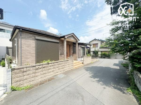 現地外観写真 前面道路は４ｍ公道に面しています。