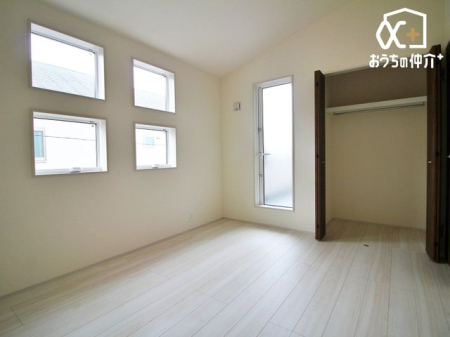 子供部屋 クローゼットが付いているため、お子様の勉強道具・衣類・寝具等も便利に収納可能です。