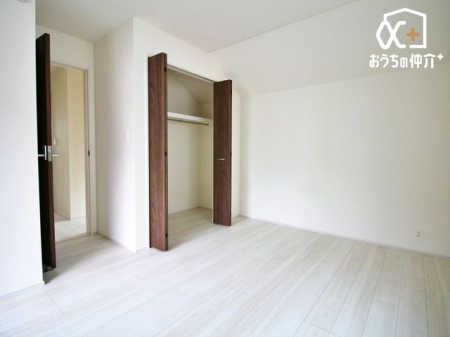 寝室 クローゼットも付いており、寝具・衣類等も豊富に収納可能な寝室です。