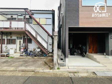 現地土地写真 前道6m以上なので、車の通り抜けや荷物の積み下ろしにも余裕があります。