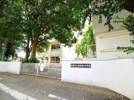 周辺環境 清瀬市立清瀬第四中学校 徒歩11分。【通学　区域】元町1丁目（5～19番）、2丁目、野塩1丁目～5丁目、中里1丁目～2丁目 820m