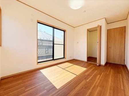 寝室 バルコニーに面した6.5帖寝室