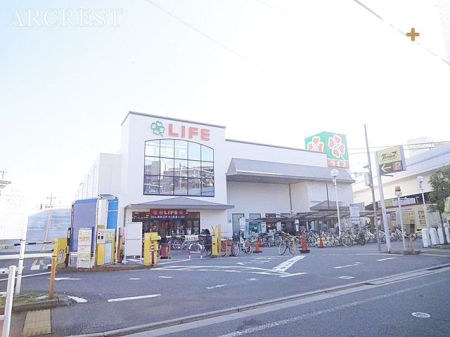 周辺環境 ライフ石神井公園店 徒歩10分。営業時間　月~日　9:30~0:00駐車台数42台（有料）1000円以上60分/2000円以上120分無料 800m