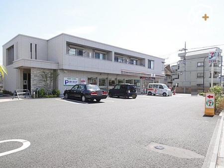 周辺環境 セブンイレブン練馬石神井台5丁目南店 徒歩10分。24時間営業なので急なお買い物にも便利です。公共料金の支払いや宅配便の荷受け、荷物の受け取りにも利用できます。 740m