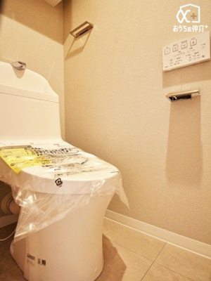 トイレ シンプルな内装のスッキリとしたトイレです。