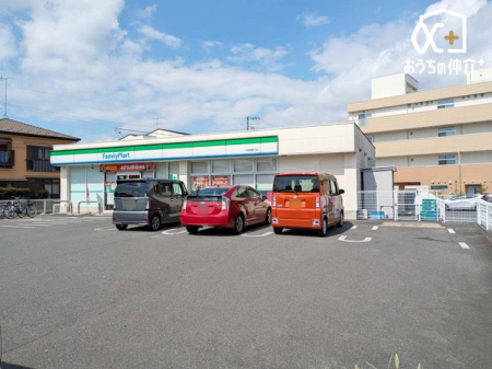 周辺環境 徒歩5分。【ファミリーマート入間東藤沢店】　営業時間 24時間営業　車椅子対応の駐車場・入り口あり 370m