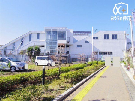 周辺環境 徒歩8分。【武蔵藤沢駅　東口】車椅子対応のトイレ・入り口あり 池袋駅まで34分 620m