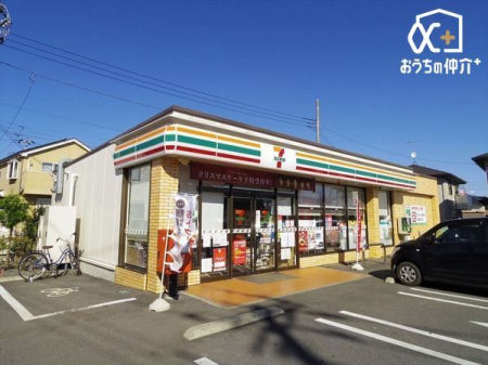 周辺環境 セブンイレブン入間市東町3丁目店 徒歩4分。 270m