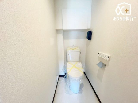 トイレ シンプルな内装のスッキリとしたトイレ