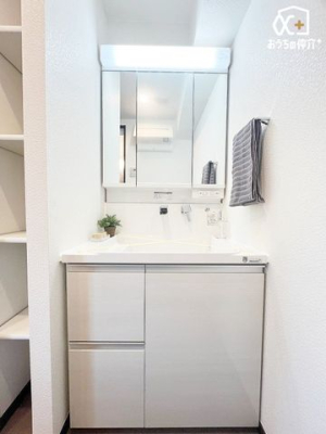 洗面台・洗面所 ～Wash room～大きな洗面　家族みんなが毎日使う洗面室。忙しい朝には使いやすい洗面で、ステキな一日のスタートをきりましょう。